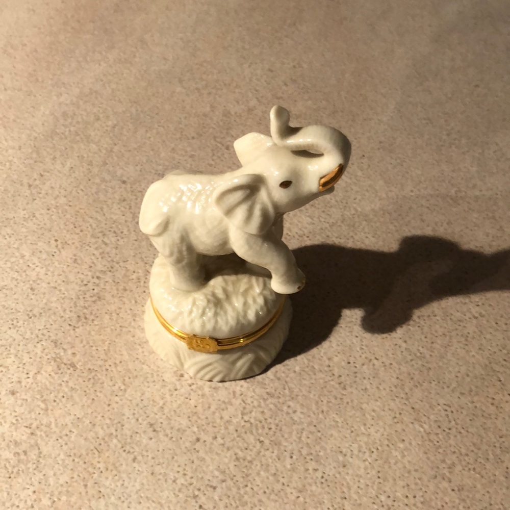 Lenox The Good Luck Elephant Box Treasures 1ST Issue Trinket Box